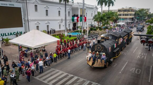 ¡Viva México! Al grito de la patria se celebra el desfile por el 115 aniversario de la Revolución Mexicana, en Culiacán, Sinaloa