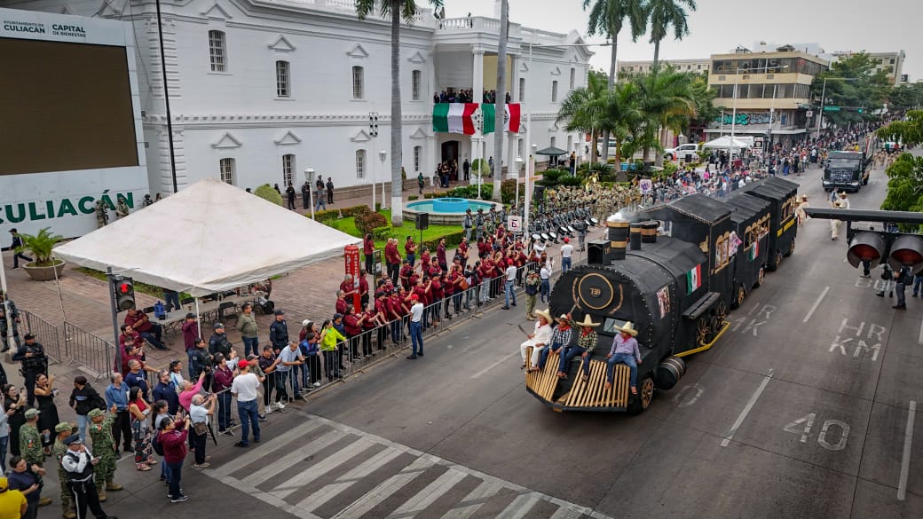Desfile por el 115 aniversario de la Revolución Mexicana en Culiacán, Sinaloa
