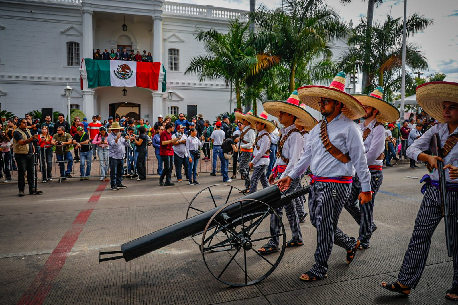 Desfile por el 115 aniversario de la Revolución Mexicana en Culiacán, Sinaloa