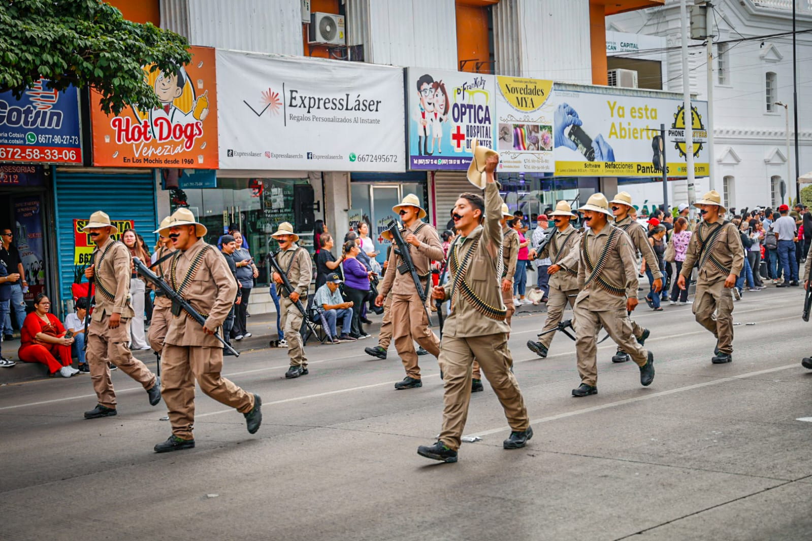 Desfile por el 115 aniversario de la Revolución Mexicana en Culiacán, Sinaloa