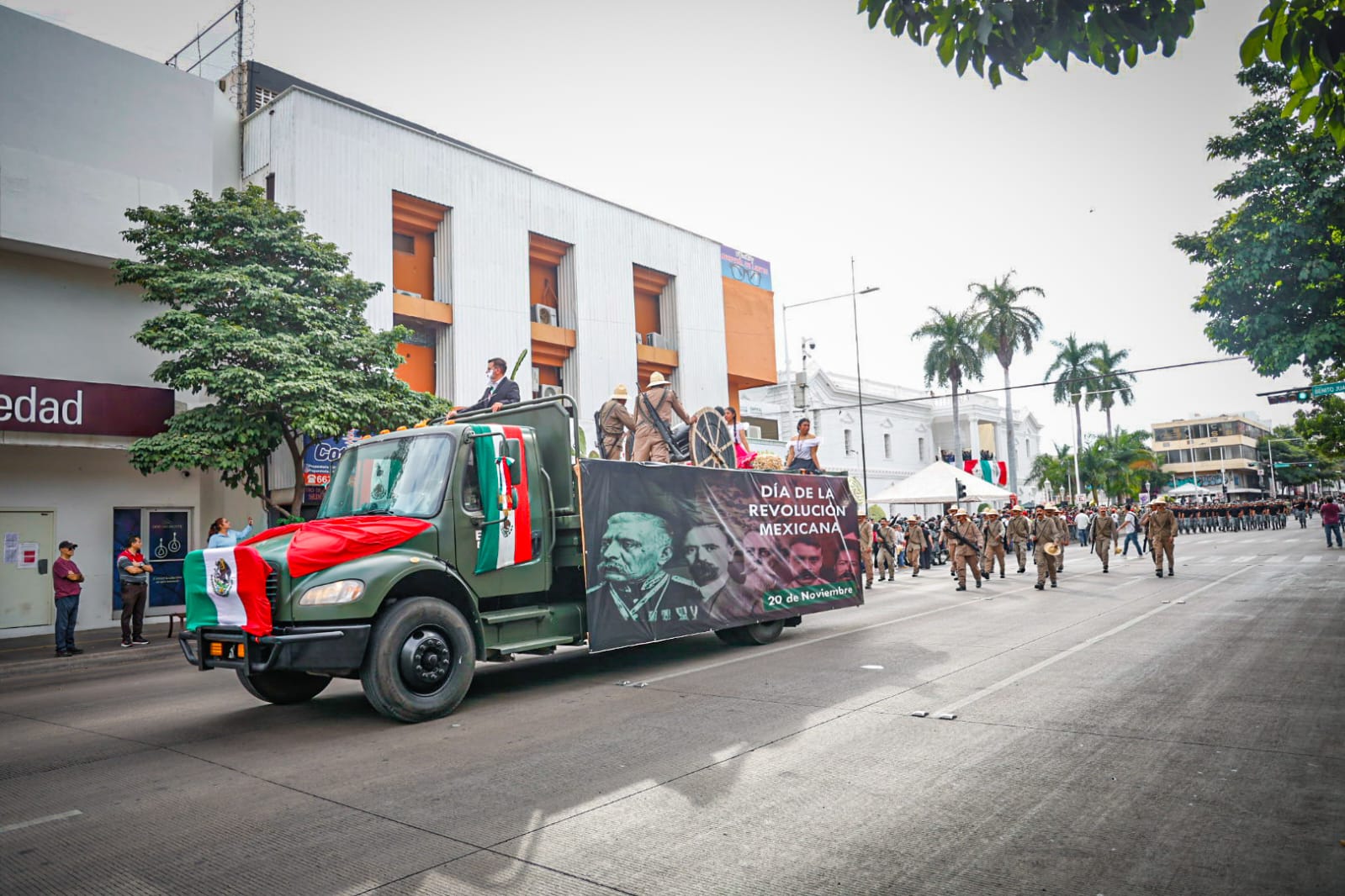 Desfile por el 115 aniversario de la Revolución Mexicana en Culiacán, Sinaloa