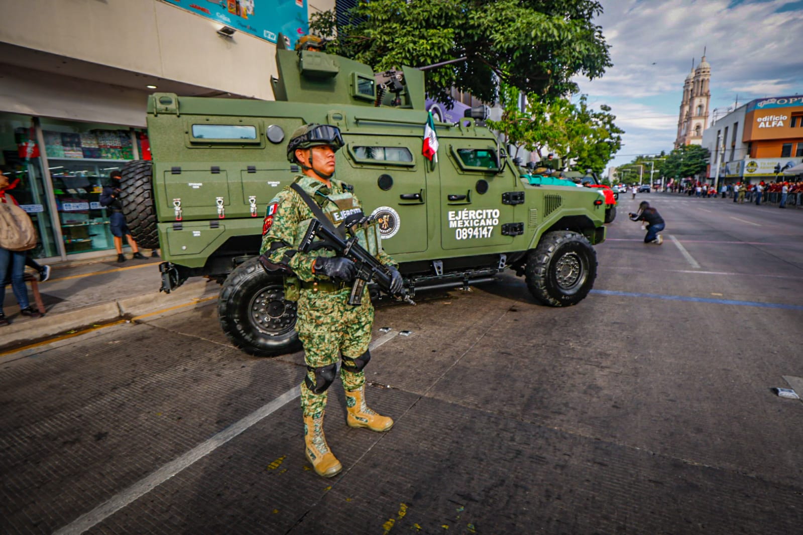 Desfile por el 115 aniversario de la Revolución Mexicana en Culiacán, Sinaloa