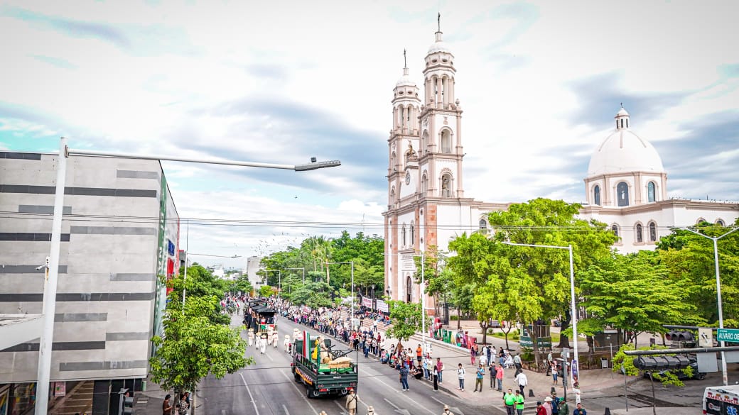 Desfile por el 115 aniversario de la Revolución Mexicana en Culiacán, Sinaloa