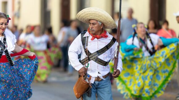Viene el Día de la Revolución Mexicana ¿Cuándo es el siguiente feriado y cómo se debe pagar?