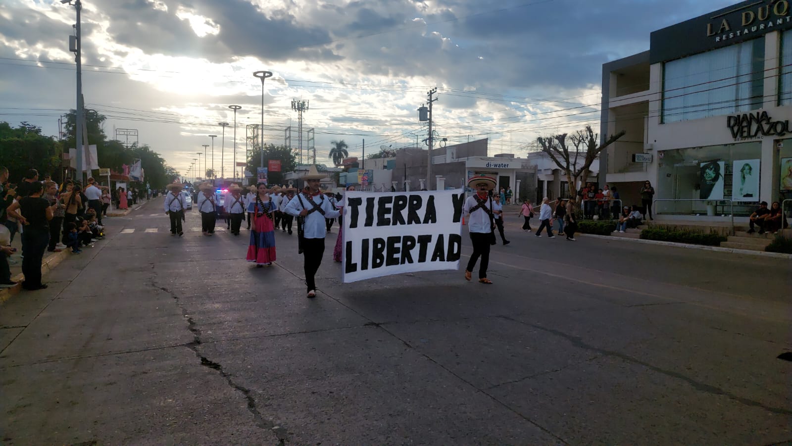 Desfile de la Revolución Mexicana en Guamúchil, Sin.