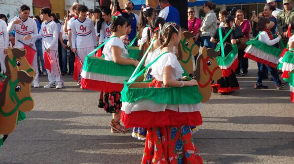 Con más de mil 800 participantes, se lleva a cabo el tradicional desfile por el 20 de noviembre en Guamúchil, Sinaloa