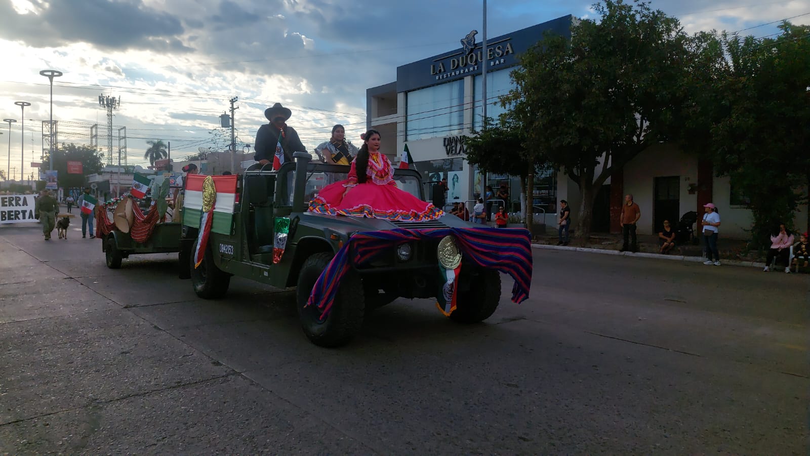 Desfile de la Revolución Mexicana en Guamúchil, Sin.