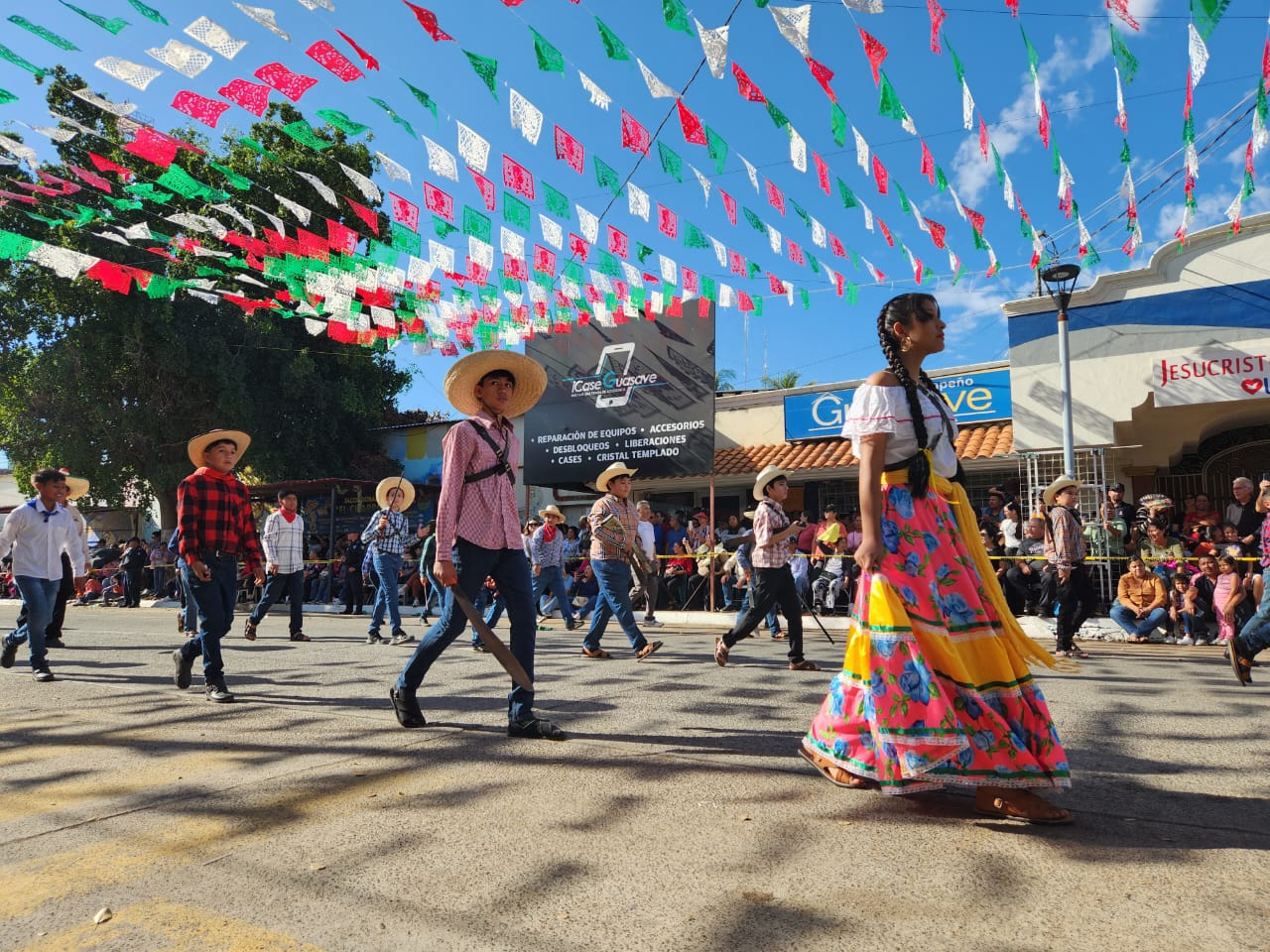 desfile del 20 de noviembre en guasave