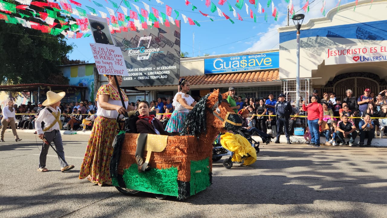 desfile del 20 de noviembre en guasave