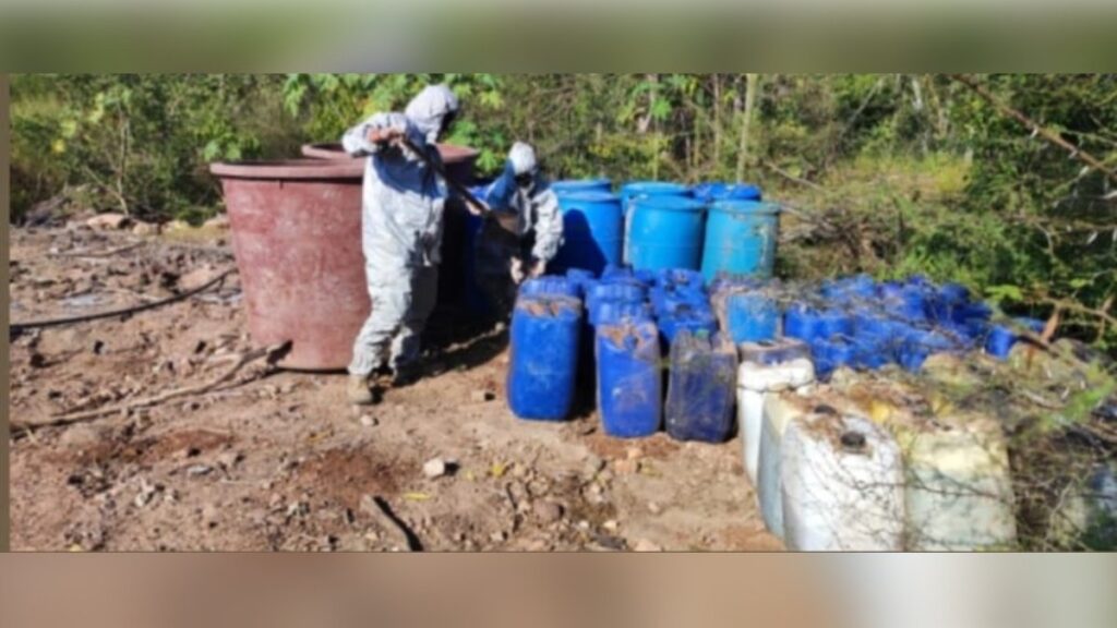 Militares desmantelan dos narcolaboratorios