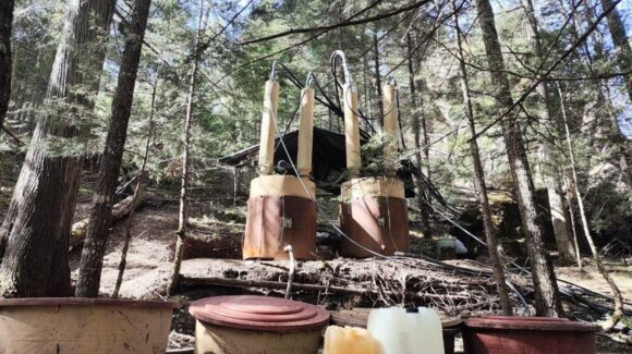 Oculto entre los pinos, hallan y desmantelan narcolaboratorio en Badiraguato, Sinaloa