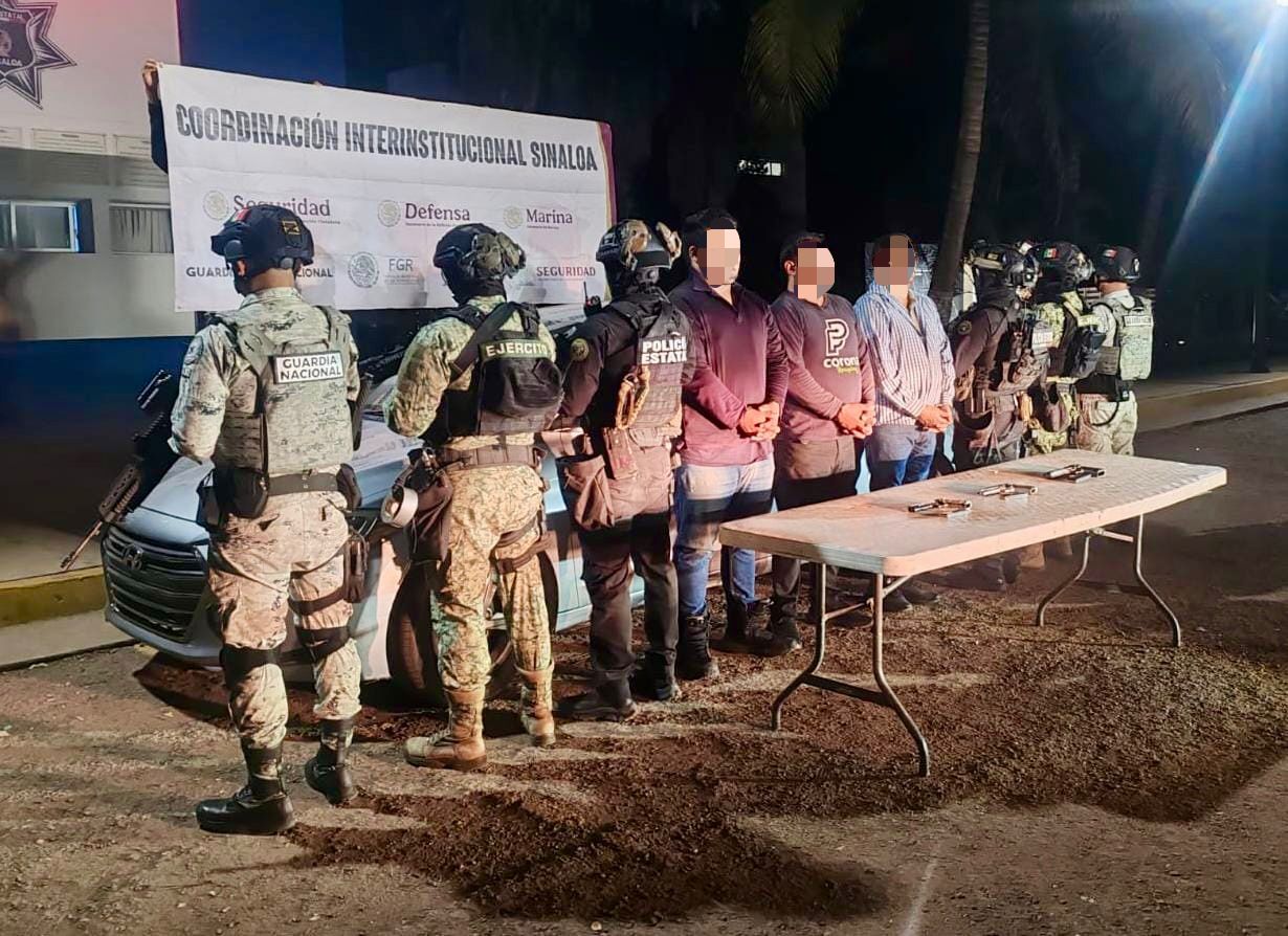 Hombres detenidos en un vehículo robado con armas