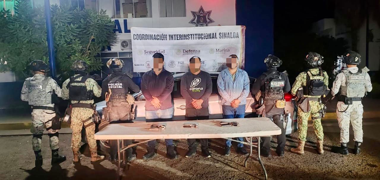 Hombres detenidos en un vehículo robado con armas