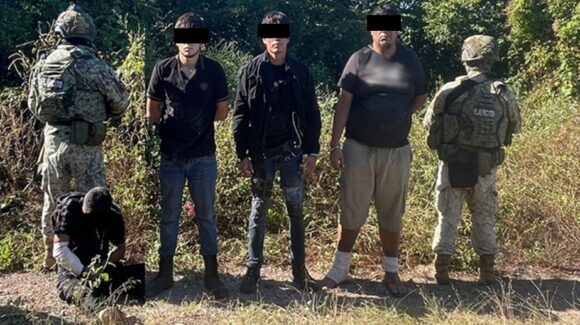 ¡Uno es menor de edad! Hay 5 detenidos, 2 abatidos y 2 rescatados en enfrentamiento a balazos en Rosario, Sinaloa
