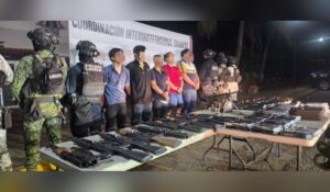 Detenidos y armamento asegurado tras operativo en Espacios Barcelona, Culiacán, Sin.