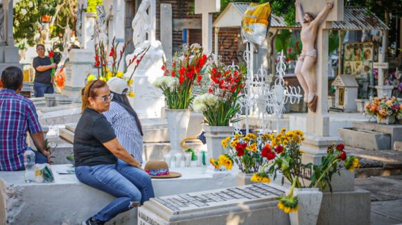El festejo a las madres en los panteones de Ahome será sin alcohol, señala el alcalde Antonio Menéndez