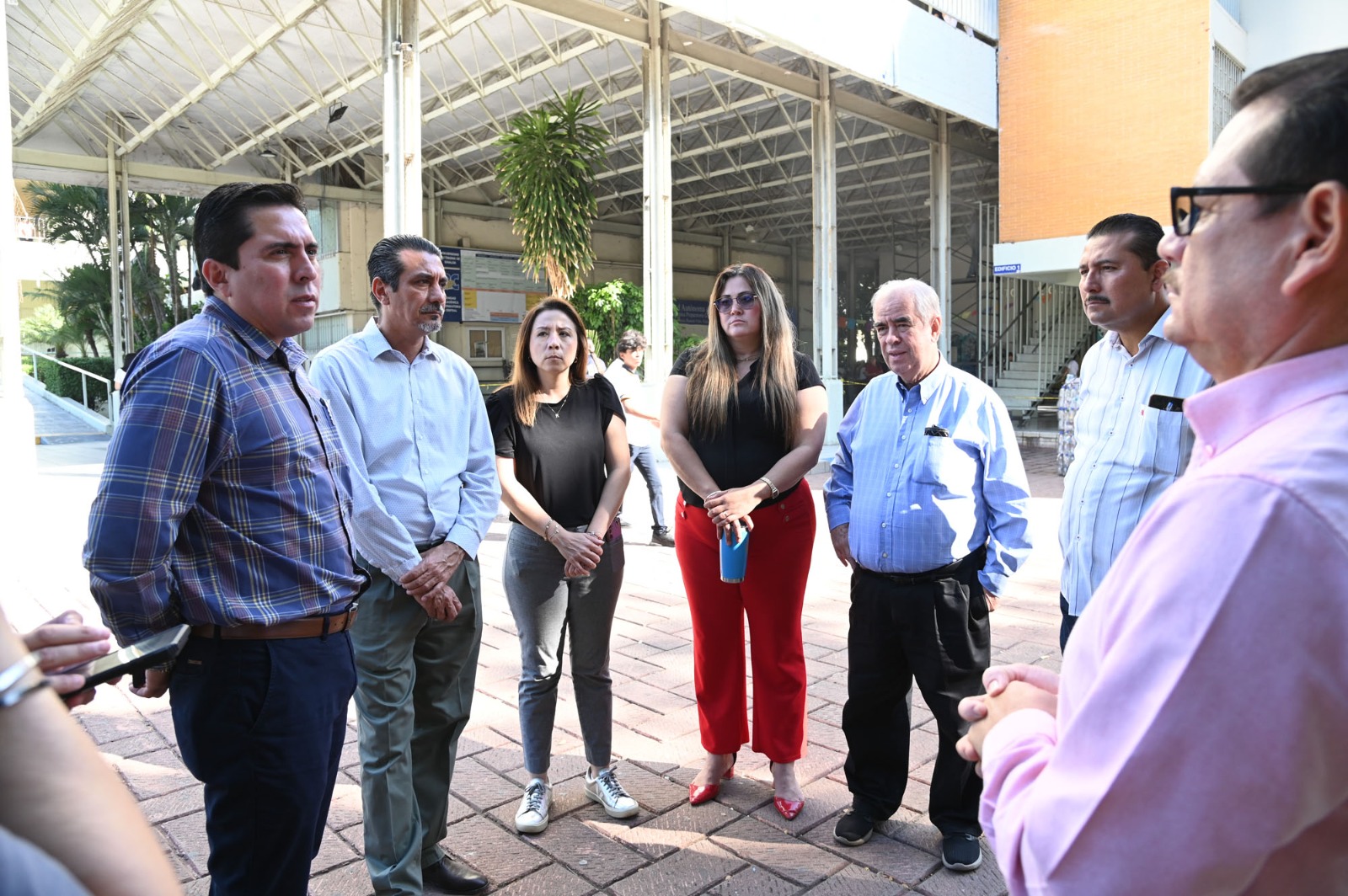 Funcionarios de la UAS atienden a estudiantes de la preparatoria Central Diurna