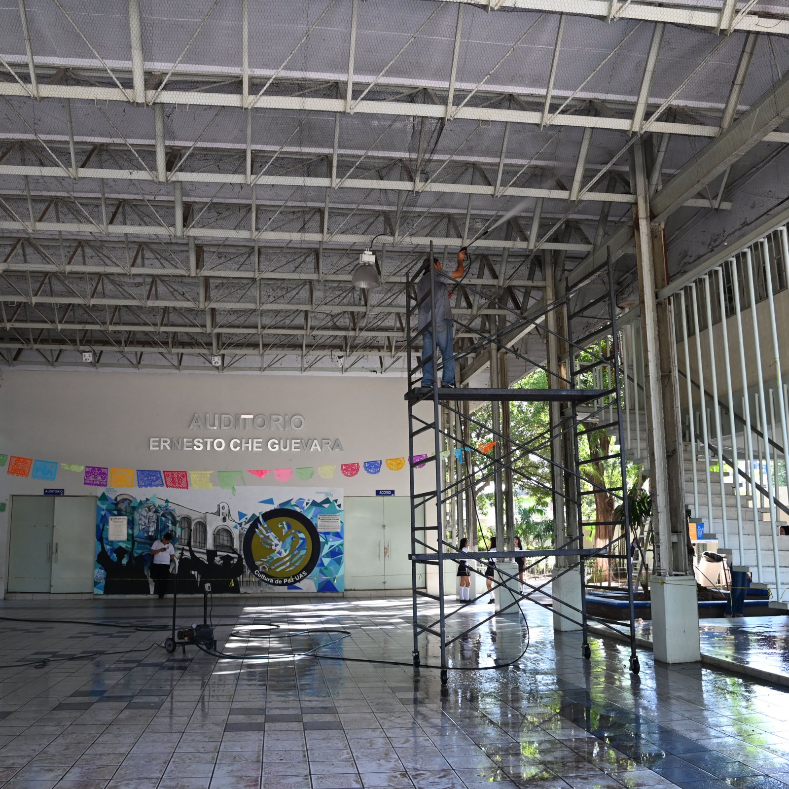 Funcionarios de la UAS atienden a estudiantes de la preparatoria Central Diurna