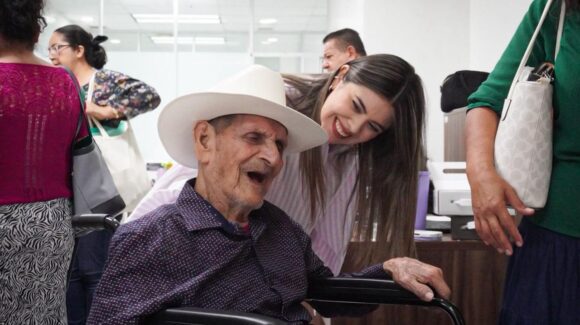 DIF Bienestar Culiacán, Sinaloa, beneficia a 20 ciudadanos con sillas de ruedas en su 11va entrega de apoyos ortopédicos