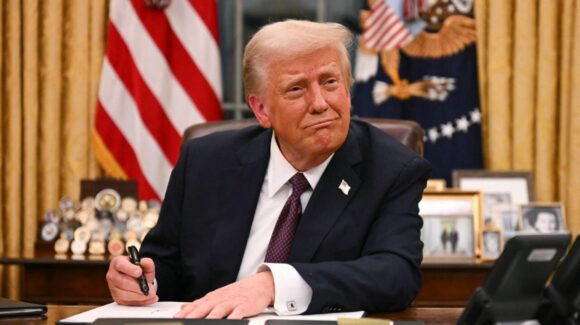 Firma Trump acuerdo para terminar el cierre del gobierno… el más largo de la historia
