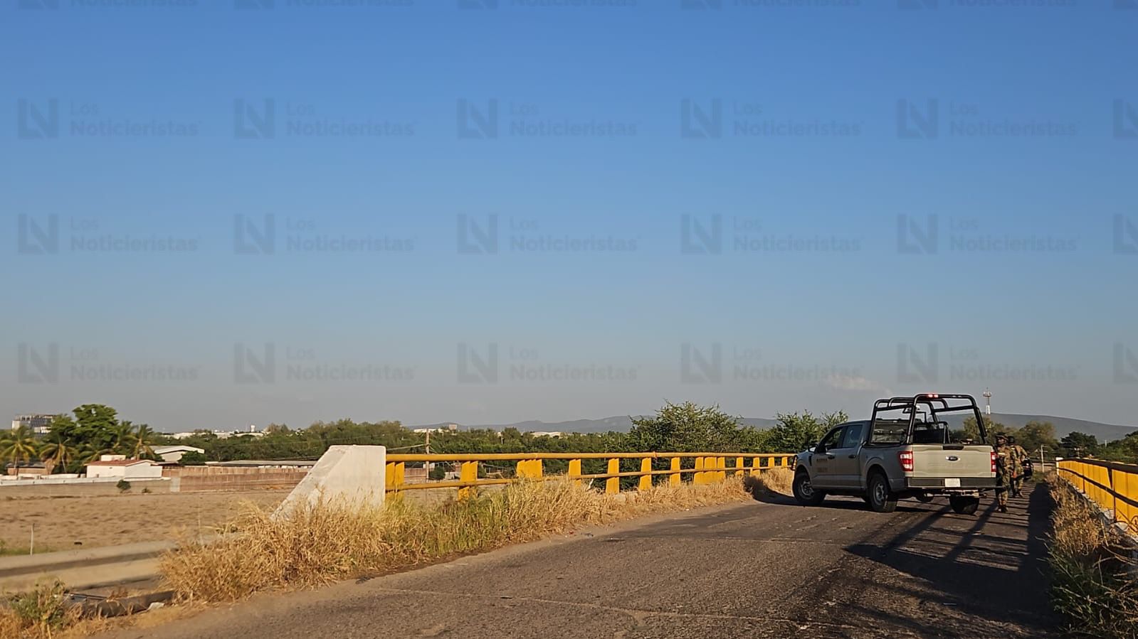 dos ejecutados y esposados en el puente del piggyback de culiacan