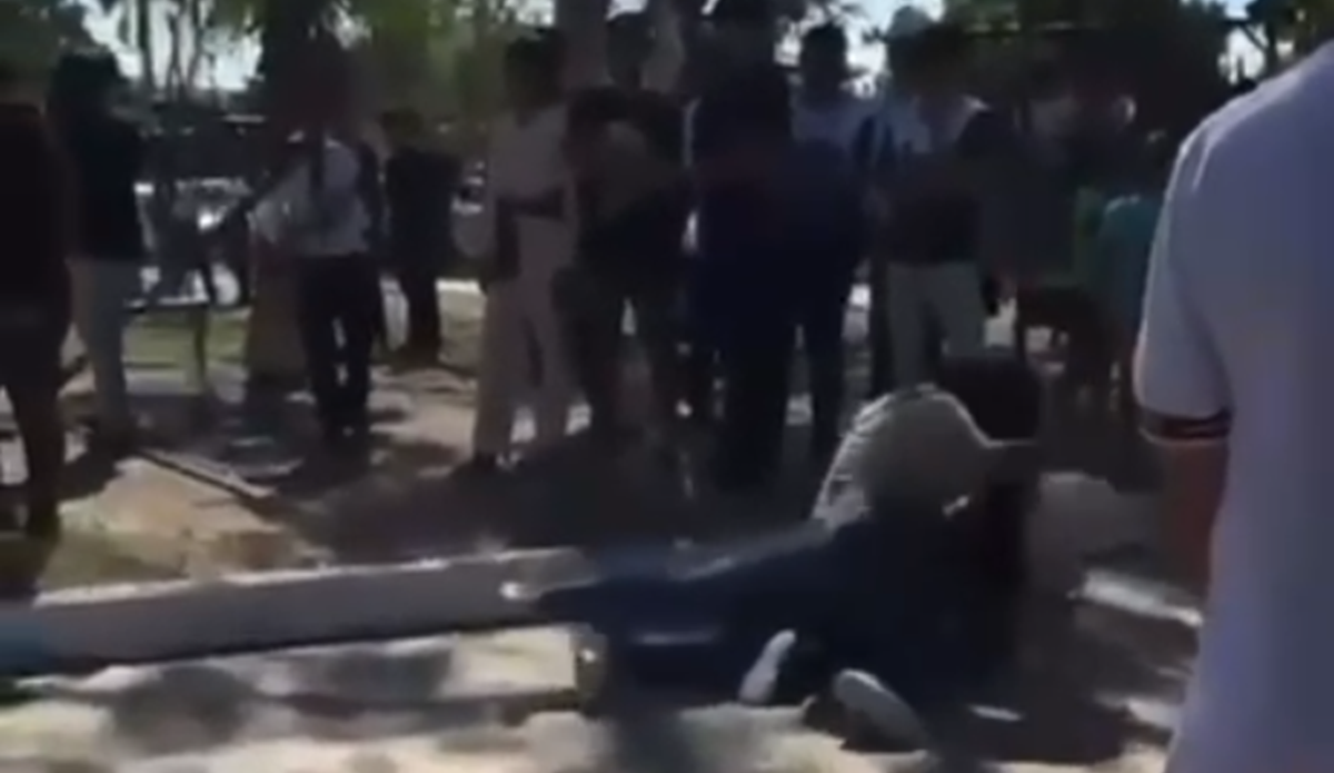 Dos jovencitas se traman a golpes en plazuela del Valle del Carrizo, Ahome