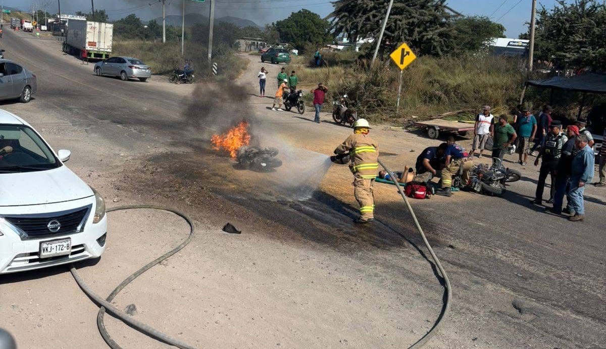 Dos motociclistas lesionados tras un choque en Villa Unión, en Mazatlán