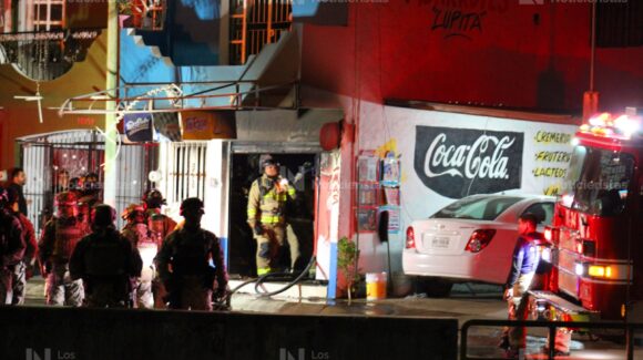 Balean tienda de abarrotes y arrojan explosivo en el fraccionamiento La Foresta, en Mazatlán, Sinaloa; hay dos mujeres intoxicadas