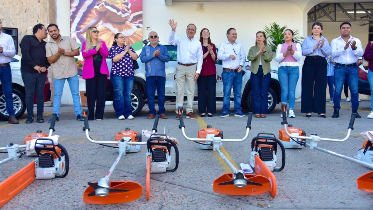 dotan de unidades y equipo a areas del ayuntamiento de ahome
