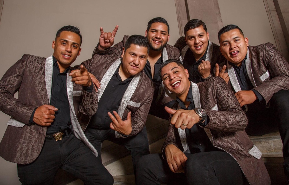 Eduin Caz y Grupo Firme