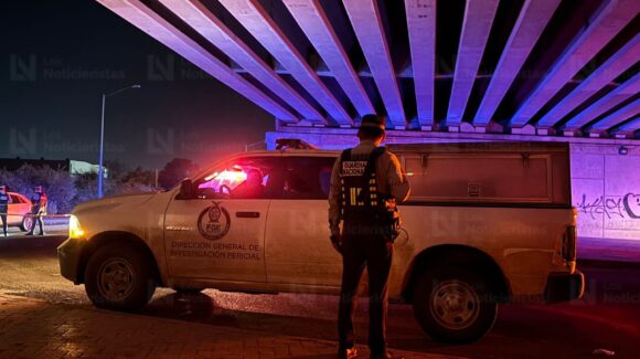 Con mensaje escrito en cartulina, localizan asesinado a un hombre bajo un puente de “La Costerita”, al sur de Culiacán