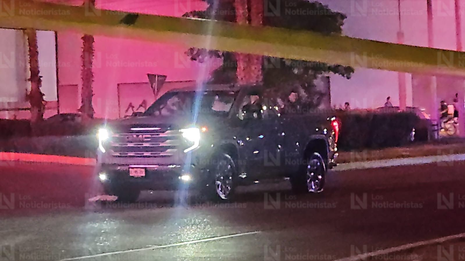 Ejecutan a dos ocupantes de una camioneta en Tres Ríos, Culiacán, Sin.