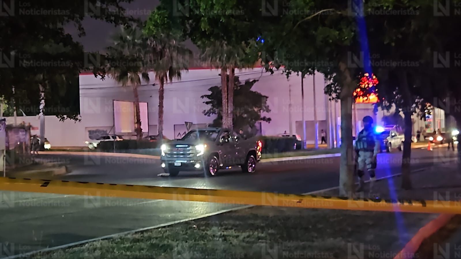 Ejecutan a dos ocupantes de una camioneta en Tres Ríos, Culiacán, Sin.