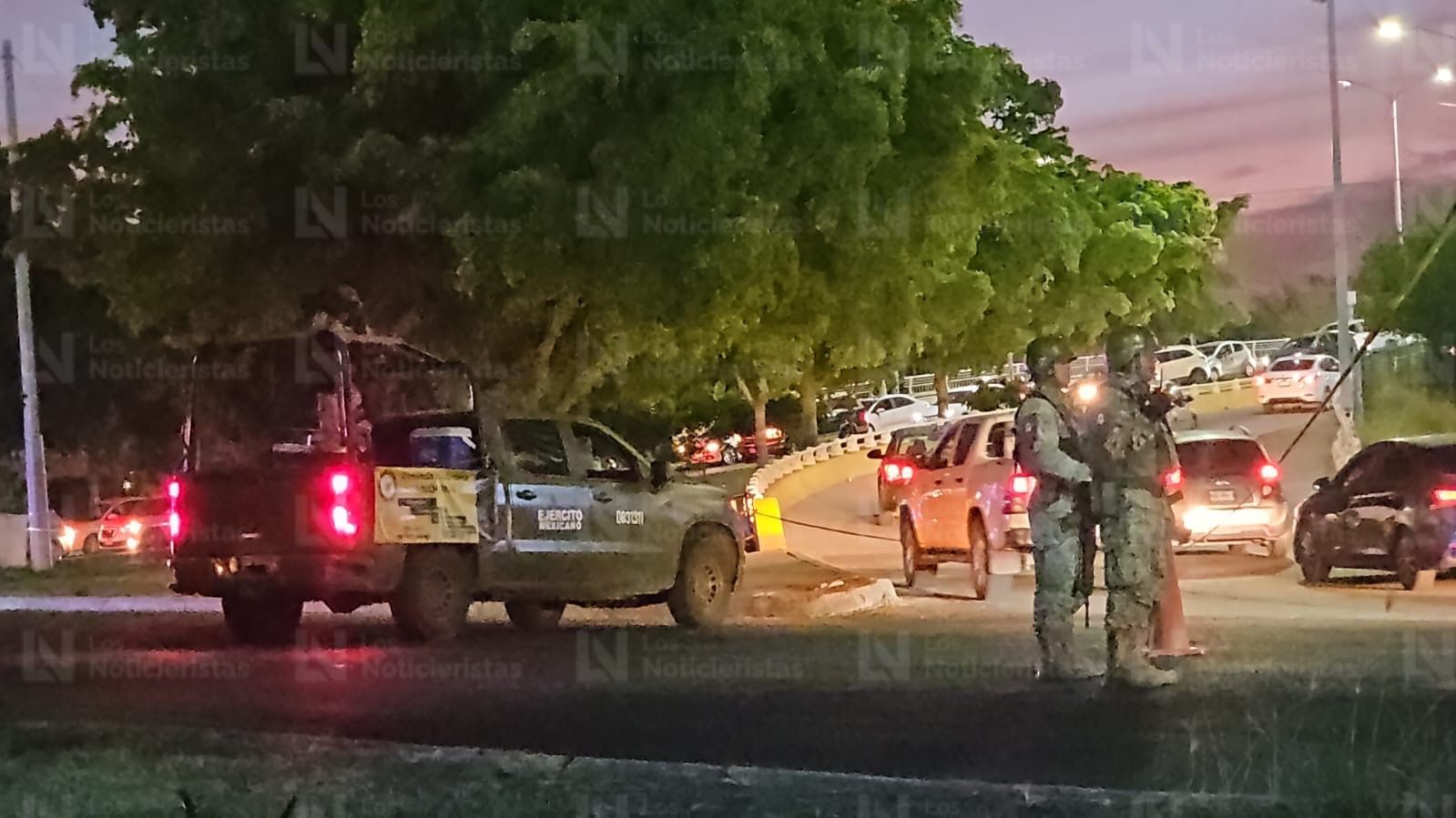 Ejecutan a dos ocupantes de una camioneta en Tres Ríos, Culiacán, Sin.