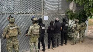 elementos de la marina aseguran vehiculo en elota sinaloa