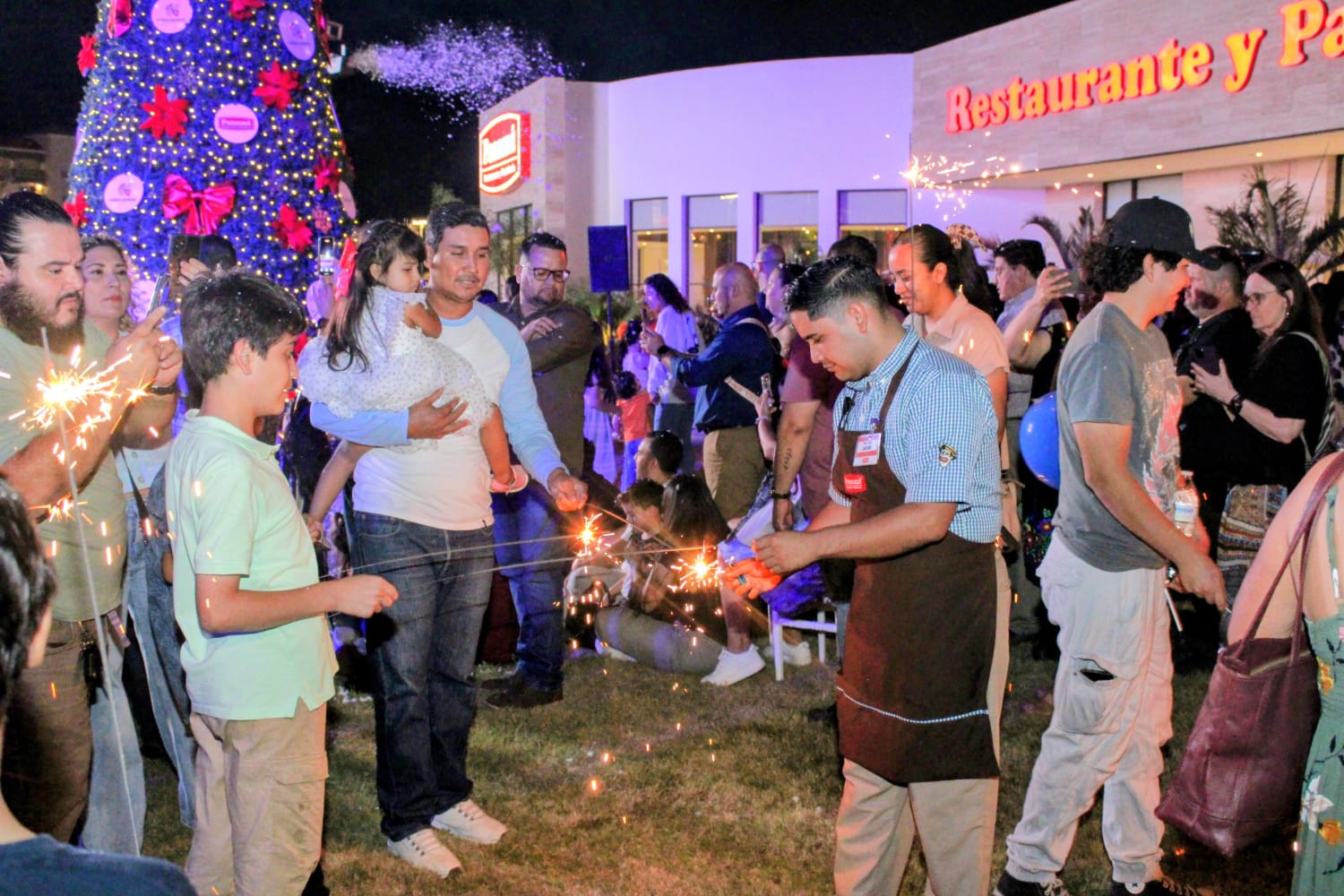 Llega la magia de la Navidad a Plaza Cabo Carena, en Mazatlán
