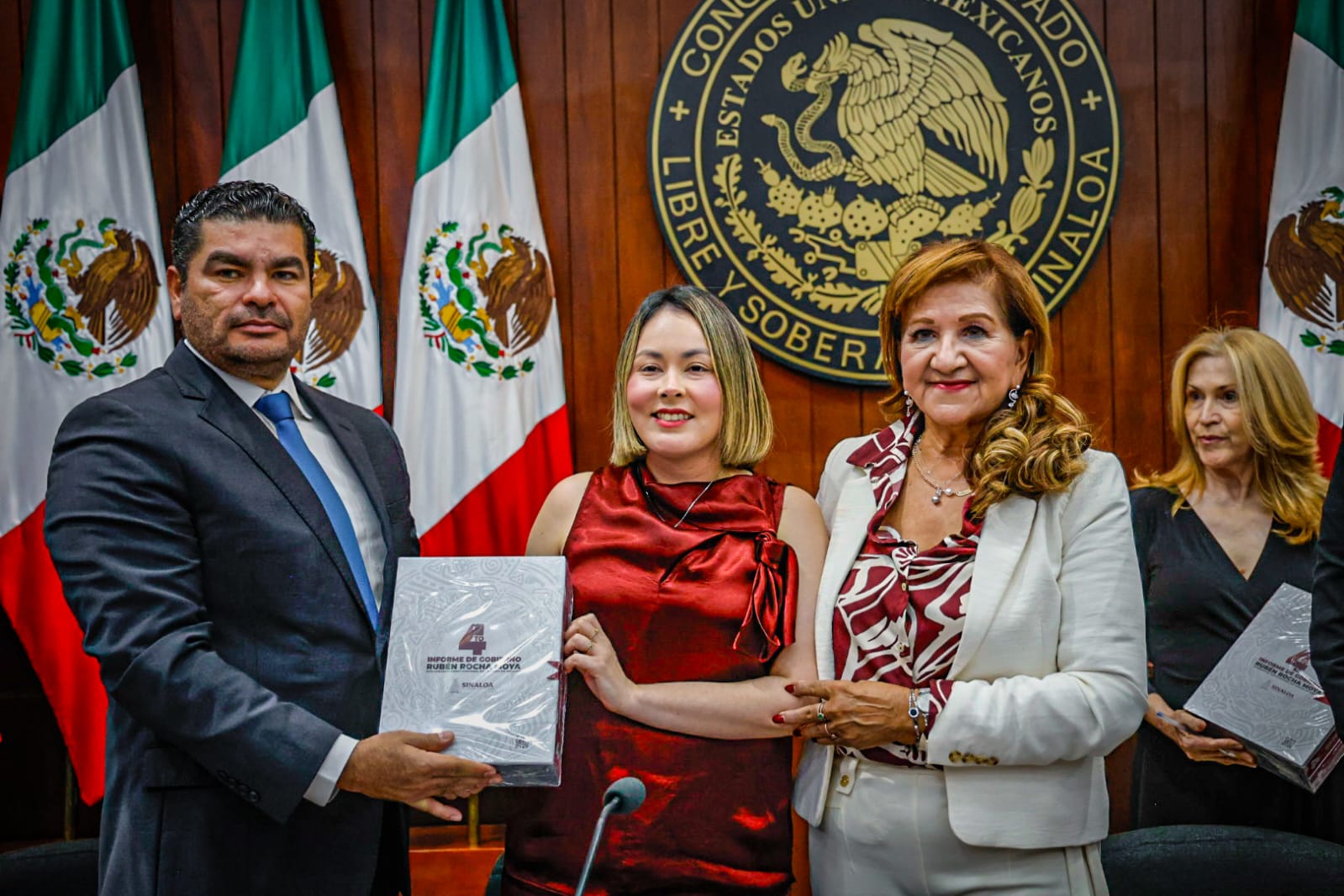 Yeraldine Bonilla entrega al Congreso de Sinaloa el IV Informe de Gobierno de Rubén Rocha