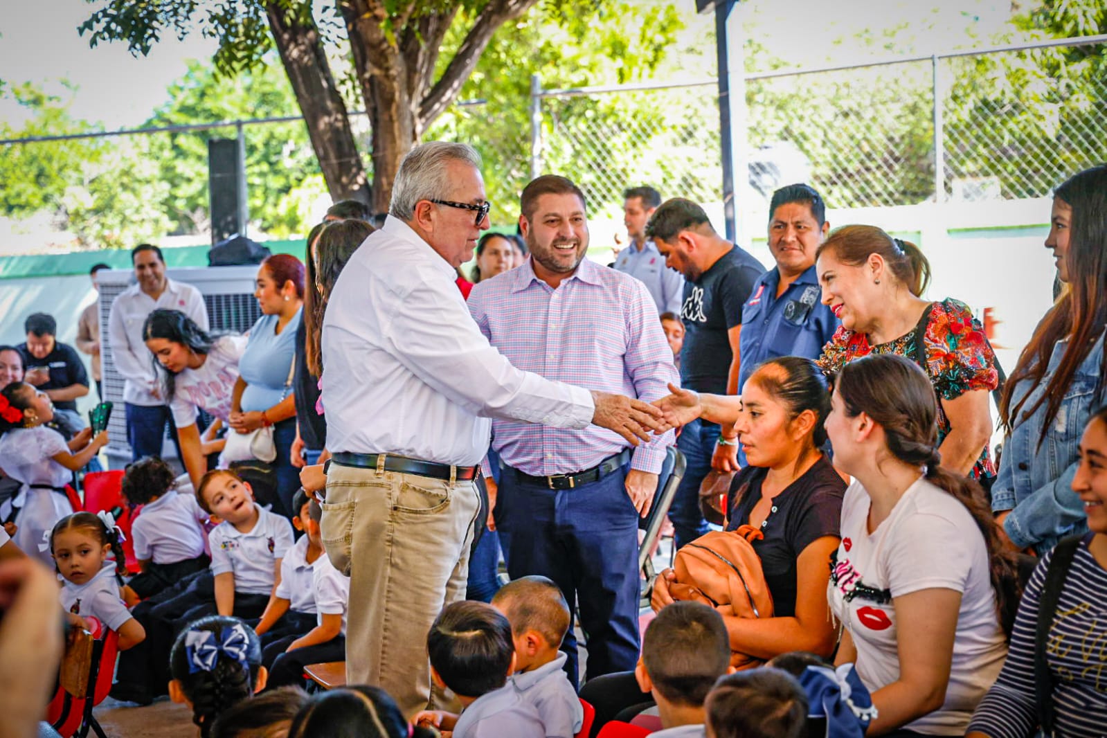 entrega de aulas en jardin de niños enriqueta cota valdez badiraguato asistientes