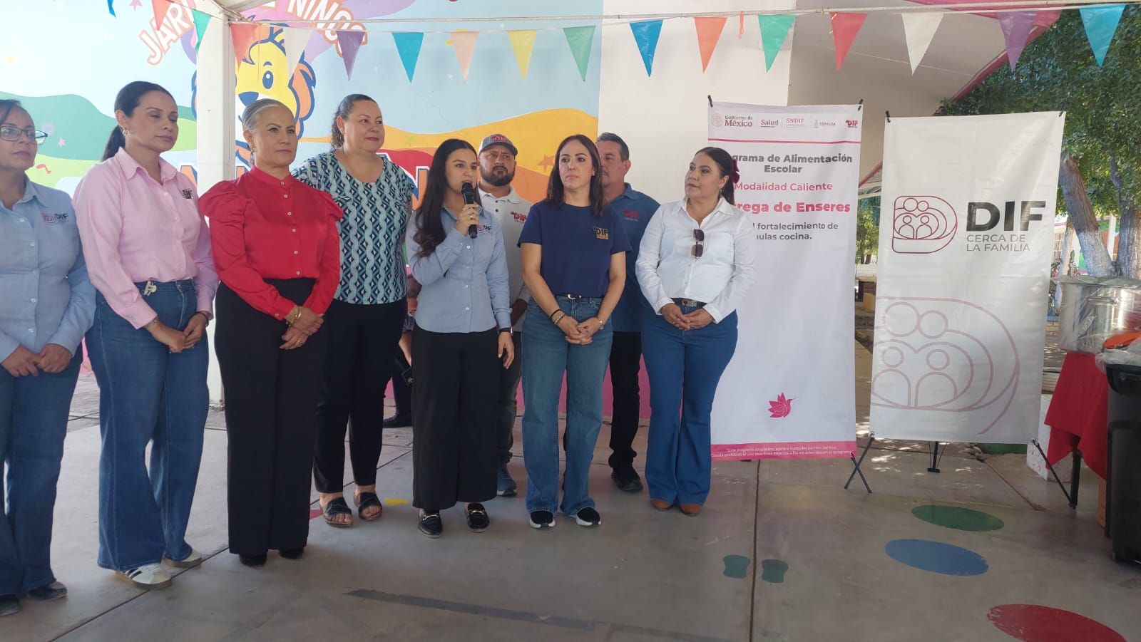 Entrega de enseres domésticos en escuelas de Salvador Alvarado, Sinaloa