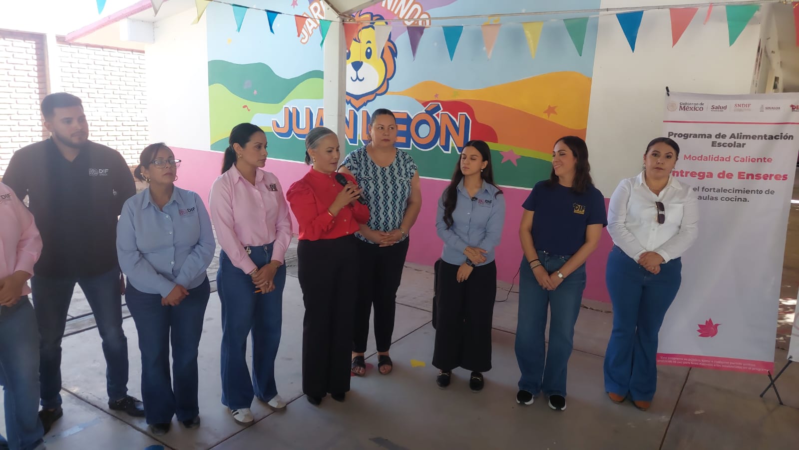 Entrega de enseres domésticos en escuelas de Salvador Alvarado, Sinaloa