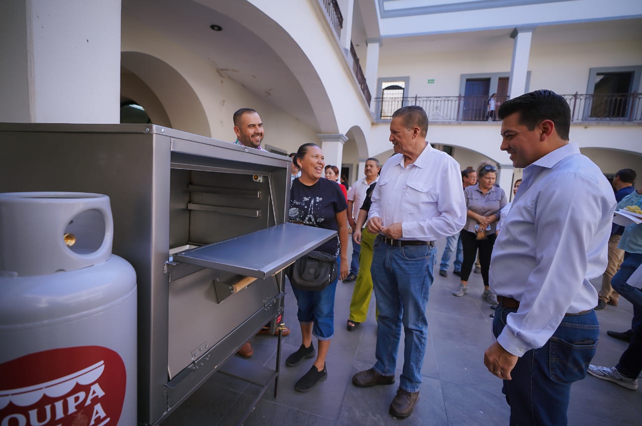 entrega de equipos a emprendedores de san ignacio