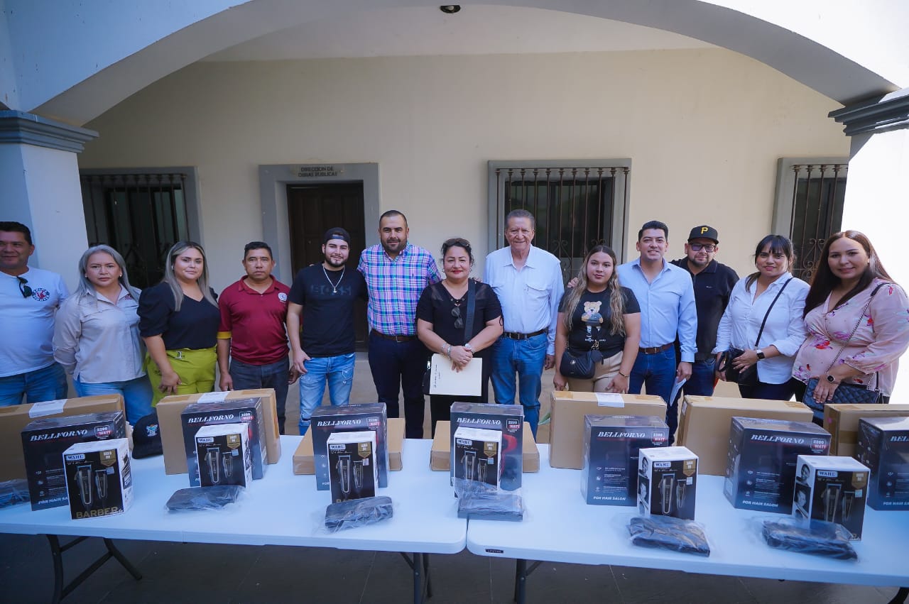 entrega de equipos a emprendedores de san ignacio