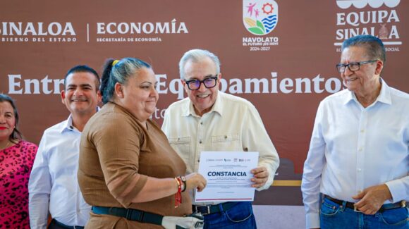 Entrega Rocha equipo para el autoempleo a 104 familias de Navolato, Sinaloa, con inversión de 950 mil pesos