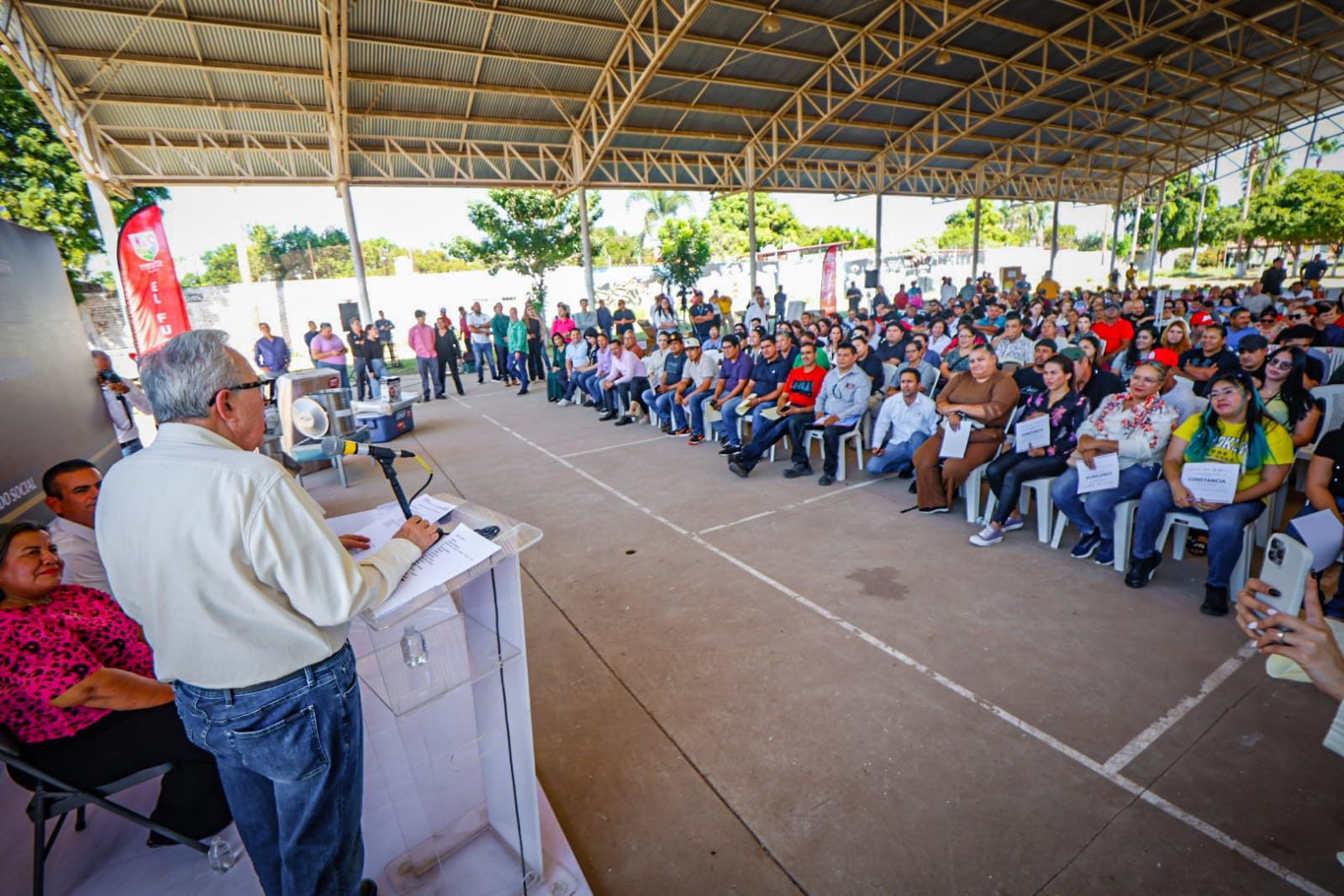 Entrega de equipo para autoempleo en Navolato