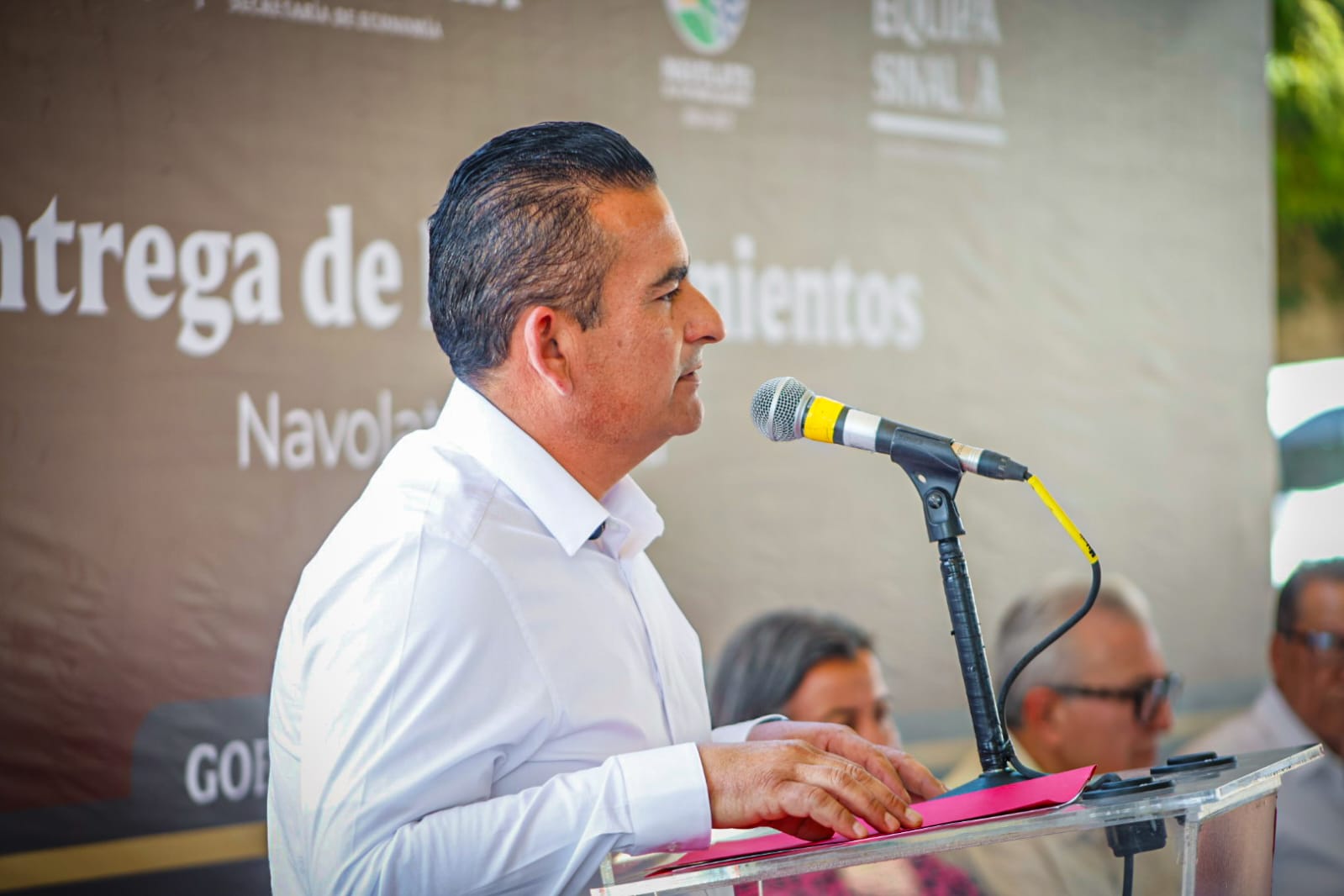 Jorge Bojórquez en entrega de equipo para autoempleo en Navolato