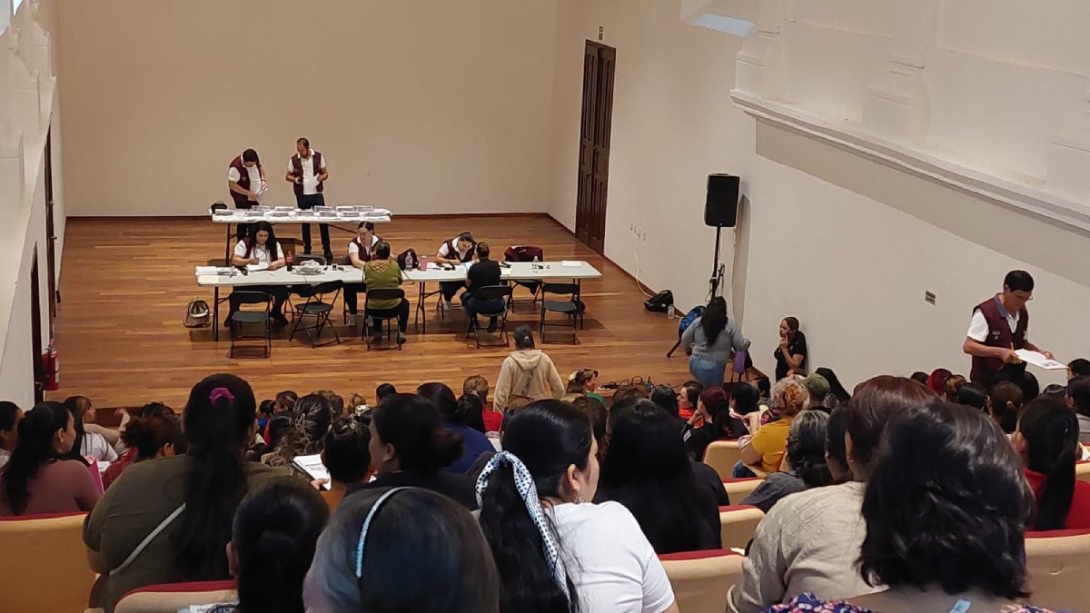 entrega de tarjetas de reposicion de beca rita cetina en mocorito