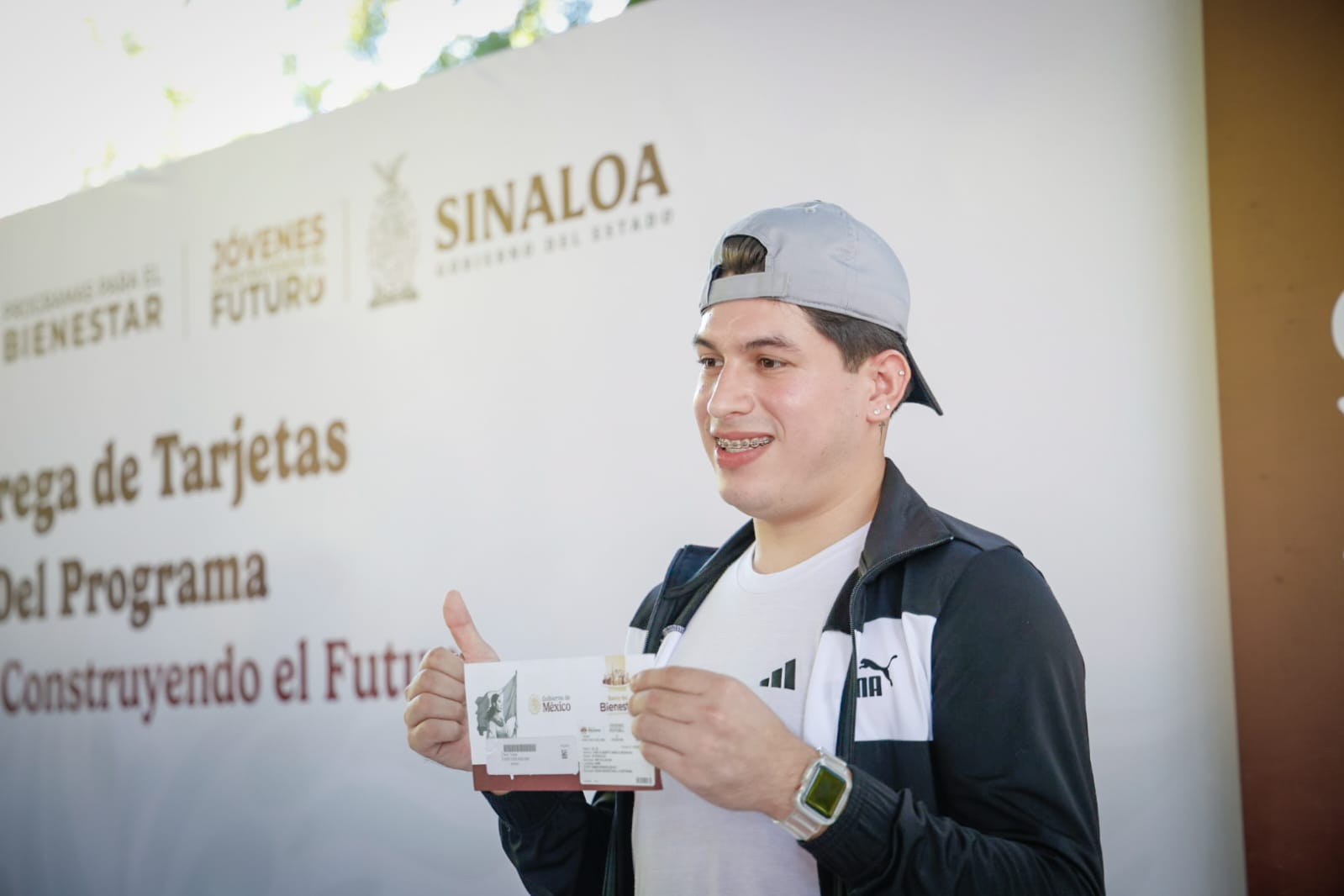 entrega de tarjetas jovenes construyendo el futuro en culiacan apoyo