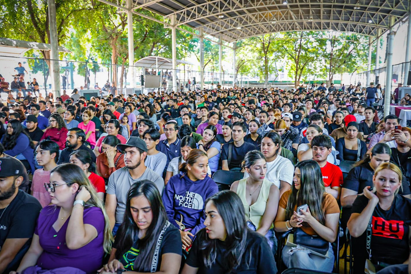 entrega de tarjetas jovenes construyendo el futuro en culiacan asistentes