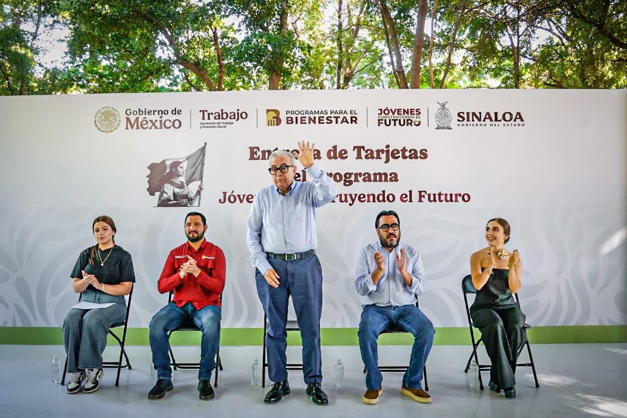 entrega de tarjetas jovenes construyendo el futuro en culiacan gobernador
