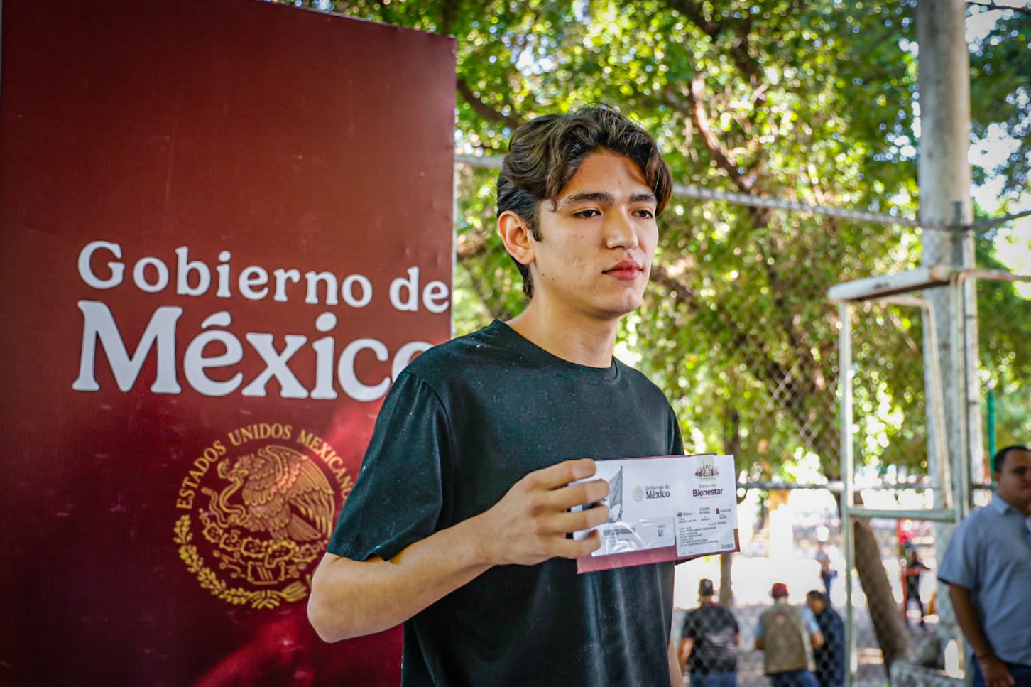 entrega de tarjetas jovenes construyendo el futuro en culiacan joven